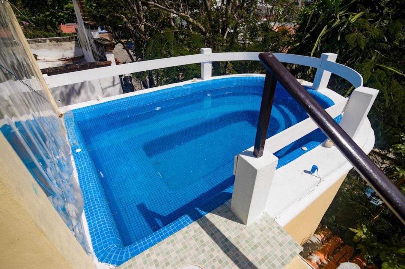Deluxe Double Room Shower