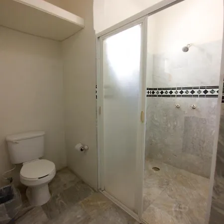 Casa Tzunun Airport Junior Suite-2