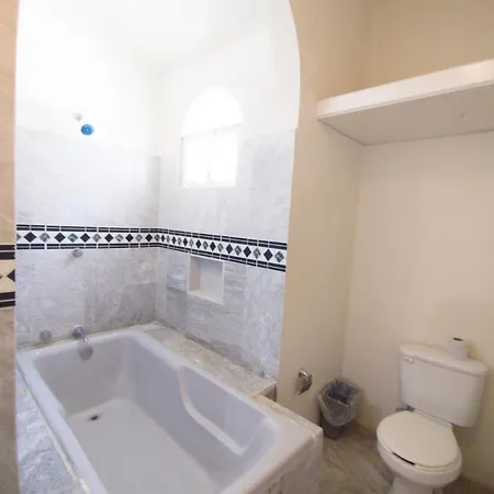 Casa Tzunun Airport B&B-2