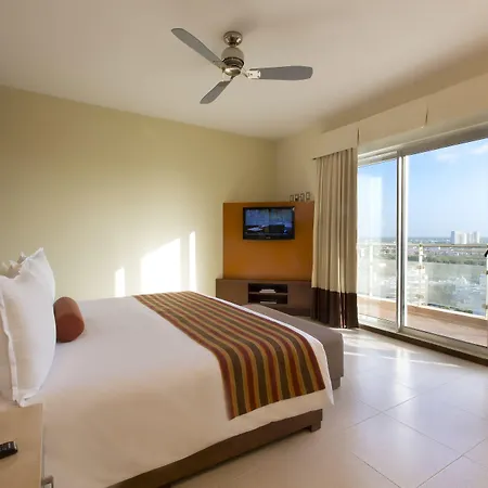 Krystal Urban Cancun & Beach Club-2